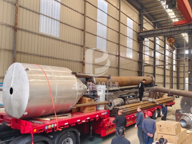 定制款炭化設(shè)備裝車!專屬個(gè)性化生產(chǎn)線